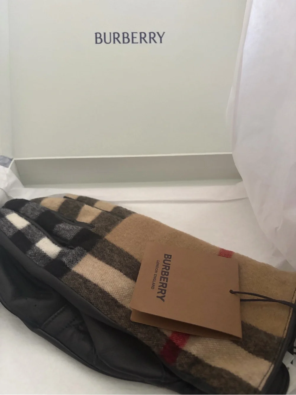 Burberry Black Leather & Camel Check Wool Gloves with Red Accent.Size 8.5 unisex